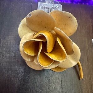 Vintage Yellow metal Flower brooch